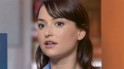 milana vayntrub ass|The Real Reason The AT&T Commercial Girl Is。